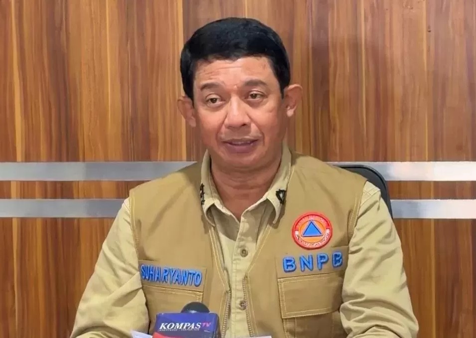 BNPB Berjibaku Padamkan Kebakaran di Kawasan Gunung Bromo